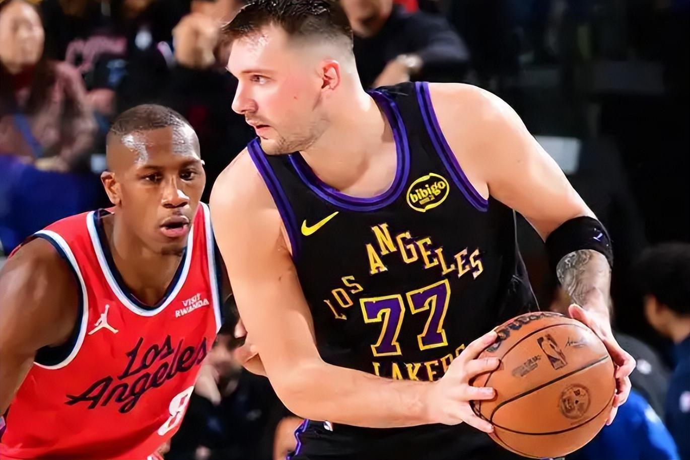 kaiyun官方-最多落后26分，湖人下滑第6俯冲附加赛区，小卡复出，祖巴茨18+19