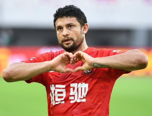 kaiyun官方-戴着帽子再进国足名单 艾神：要为国家队进更多球